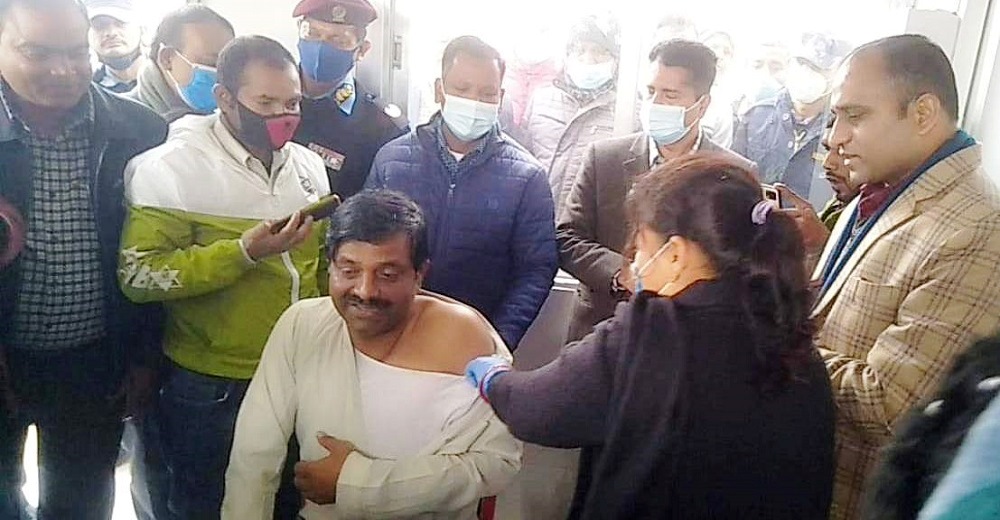 State 2: Law Minister Yadav first applied Vaccination