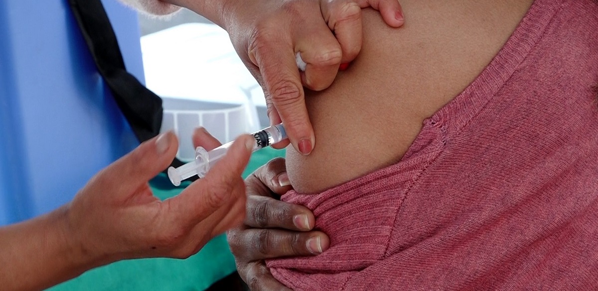 Civil servants are being vaccinated against corona