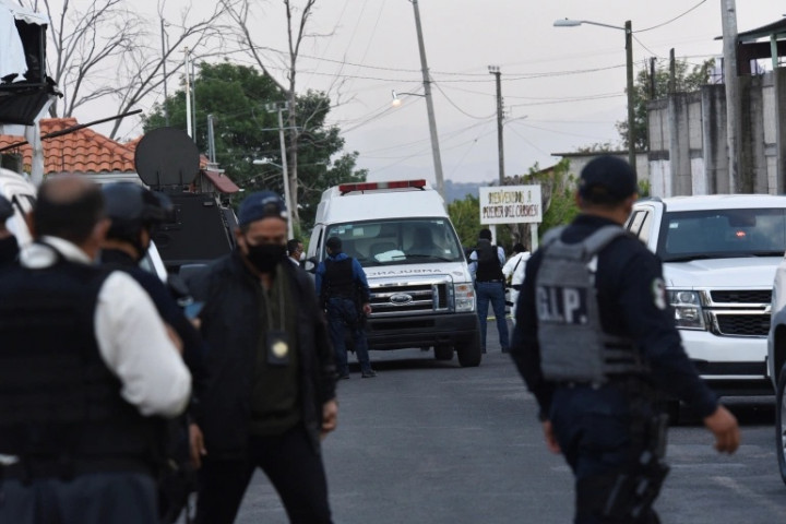 At least 13 policemen have been killed in an armed attack in Mexico