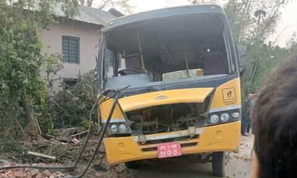 One died, 22 injured in school bus accident