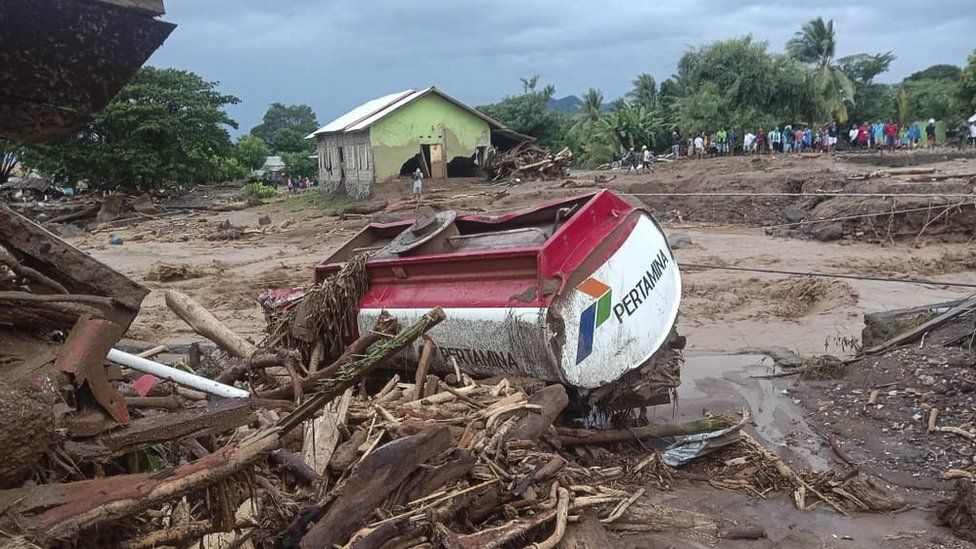 Floods in Indonesia and East Timor: 71 killed