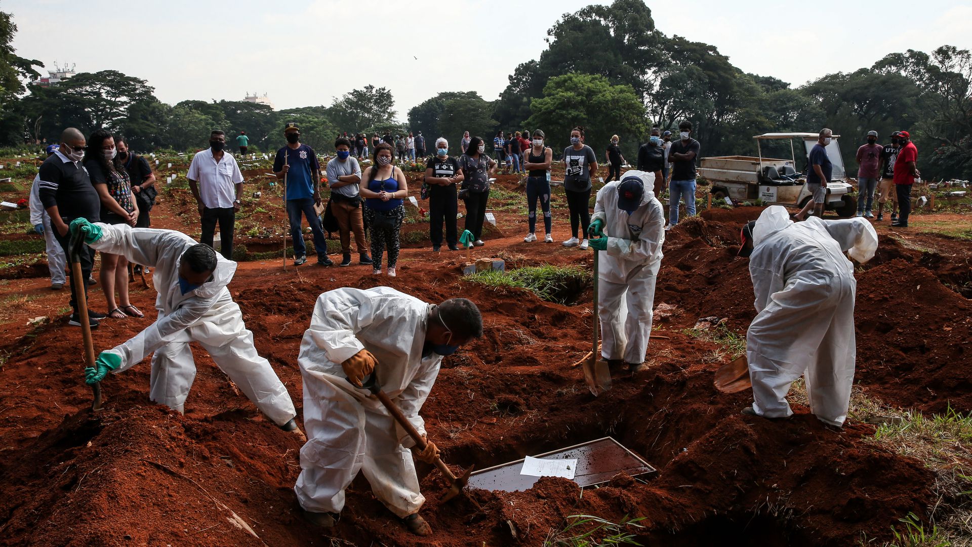 The death toll from the corona in Brazil is close to 400,000