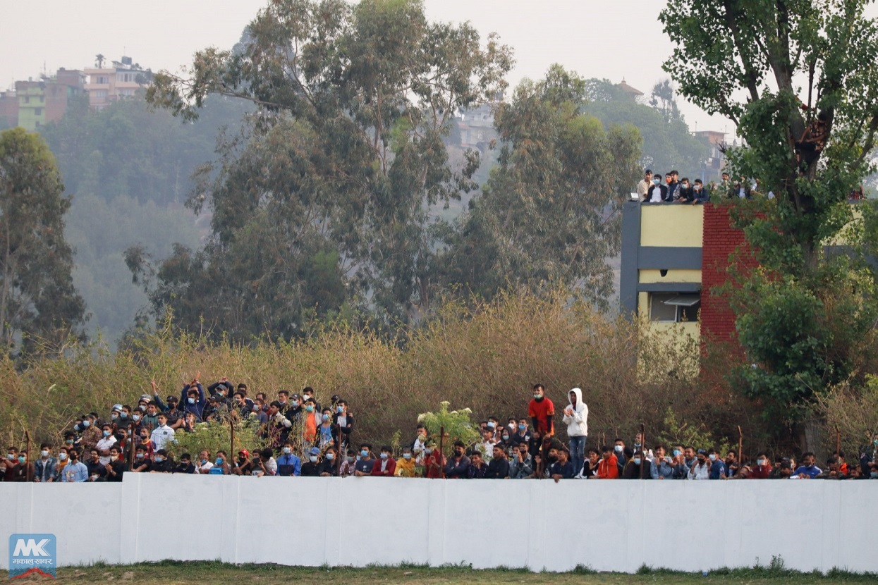 Watching Cricket without the fear of Corona (photos)