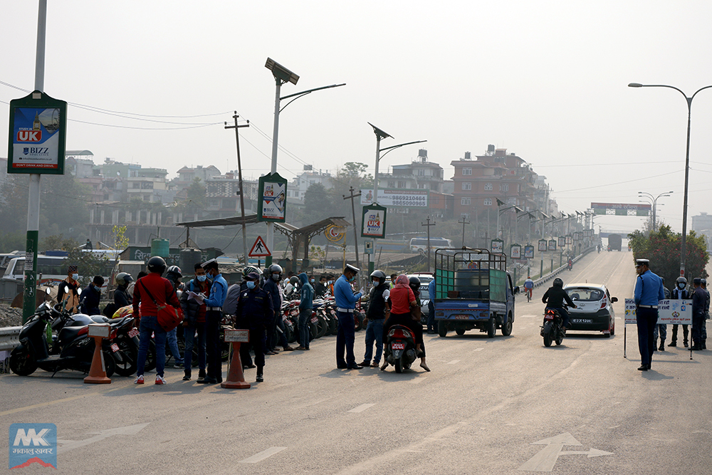 People still walk without masks, 33,000 on holding zone