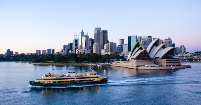 Universities in Australia urge foreign students to come to Australia