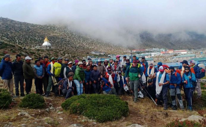 Prince of Bahrain’s team at the summit of Mount Everest