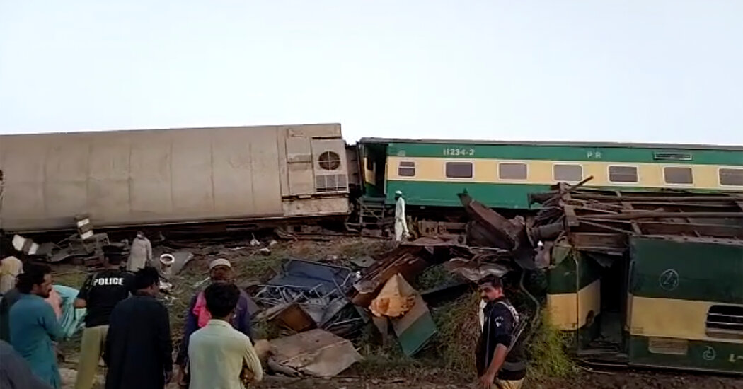 Dozens killed in Pakistan train crash