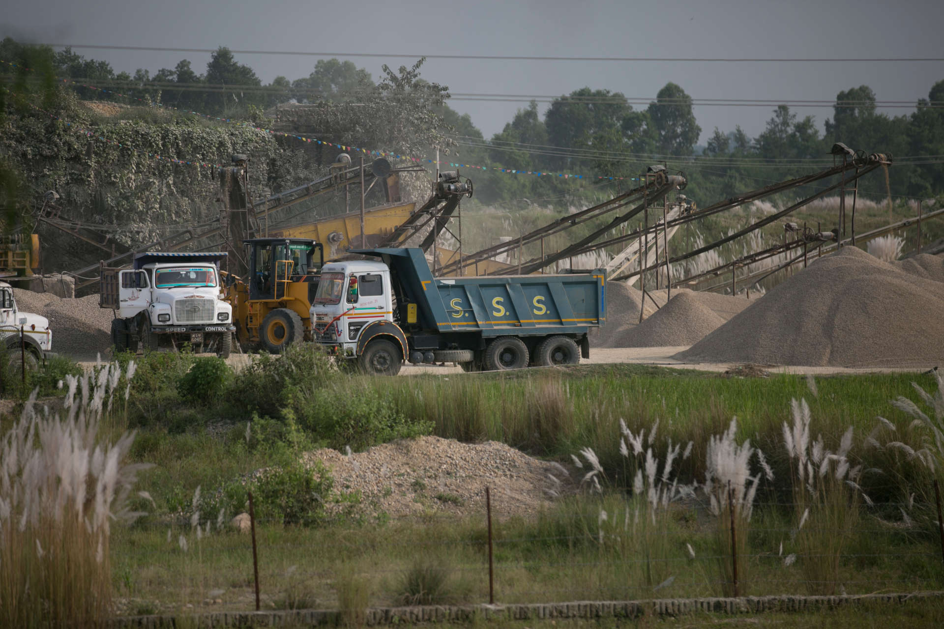 Five tippers carrying illegally mined aggregates impounded