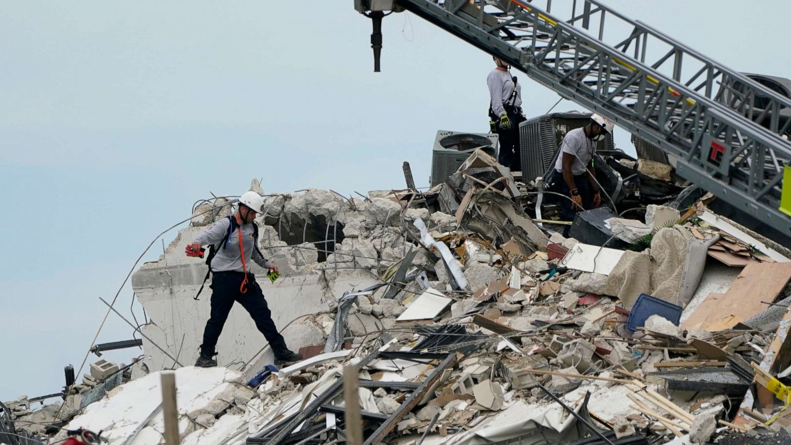 Death toll rises to 11 at Florida building collapse site, over 150 missing