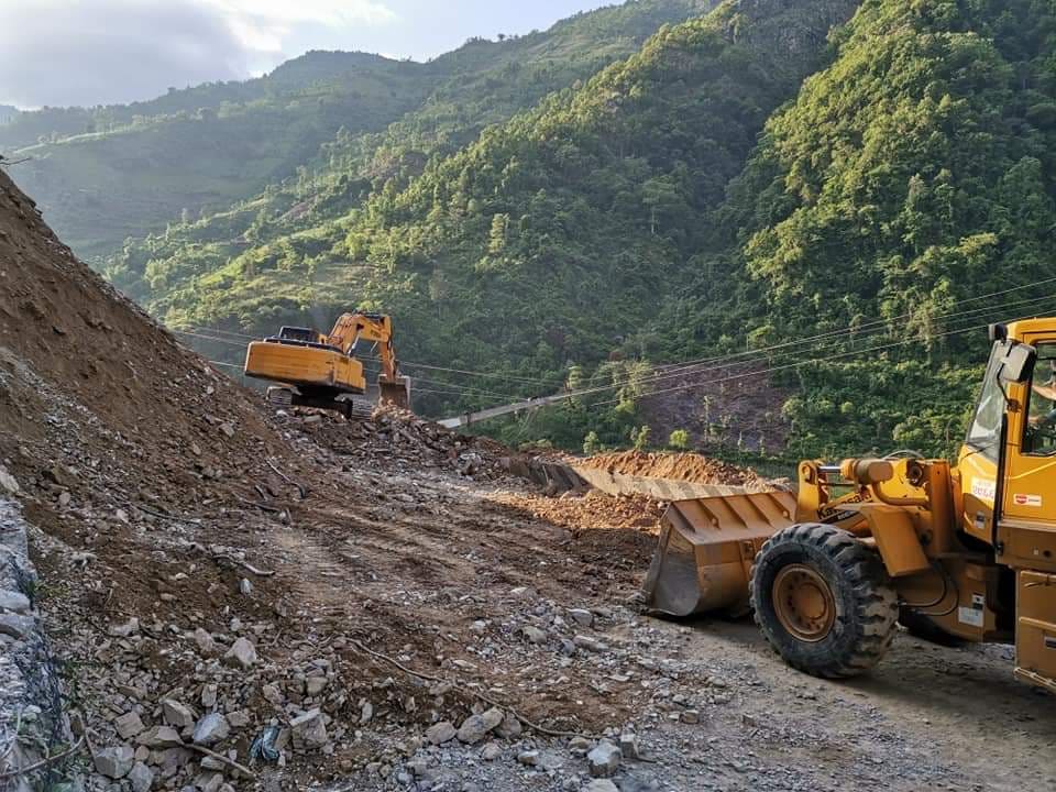 Landslides obstruct Prithvi Highway