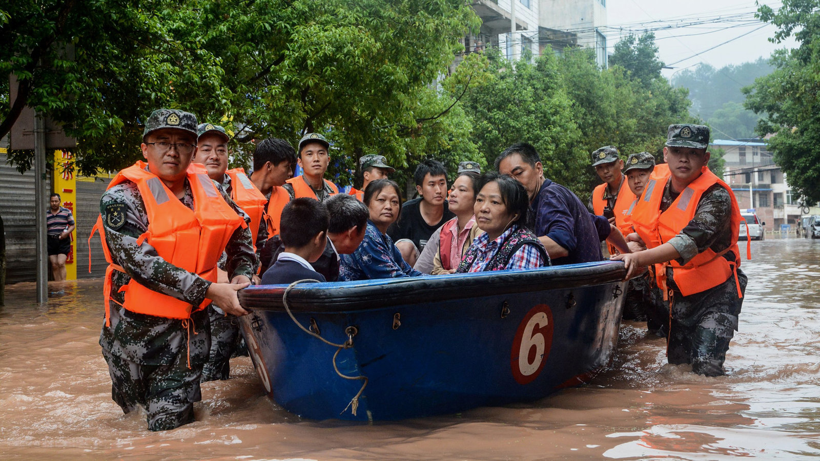 Rescue continues in central China’s flood-hit city