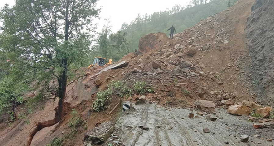 Landslides disrupt Parbat-Baglung road section of Mid-Hill Highway