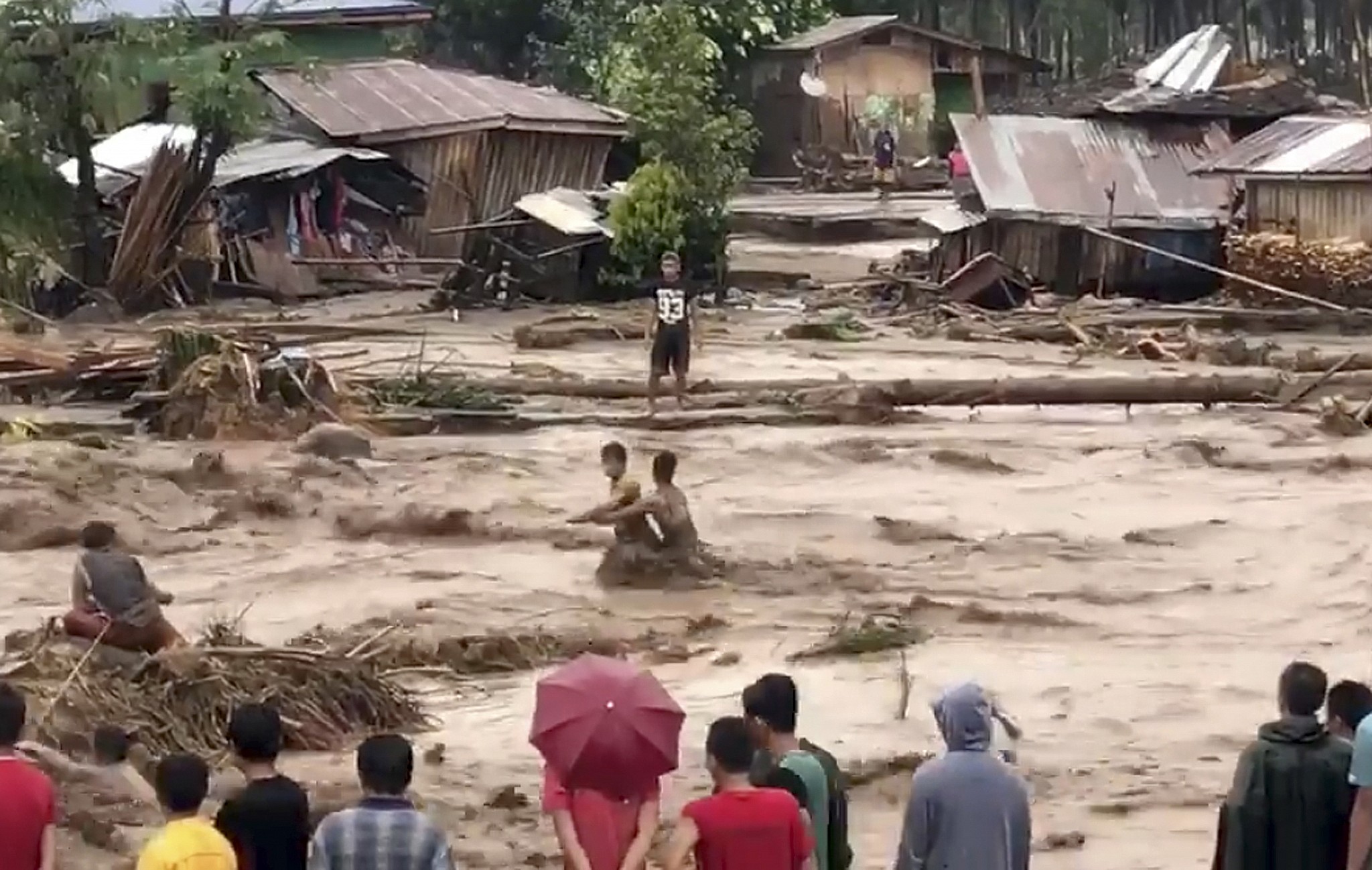 Flood leaves one dead, one disappeared
