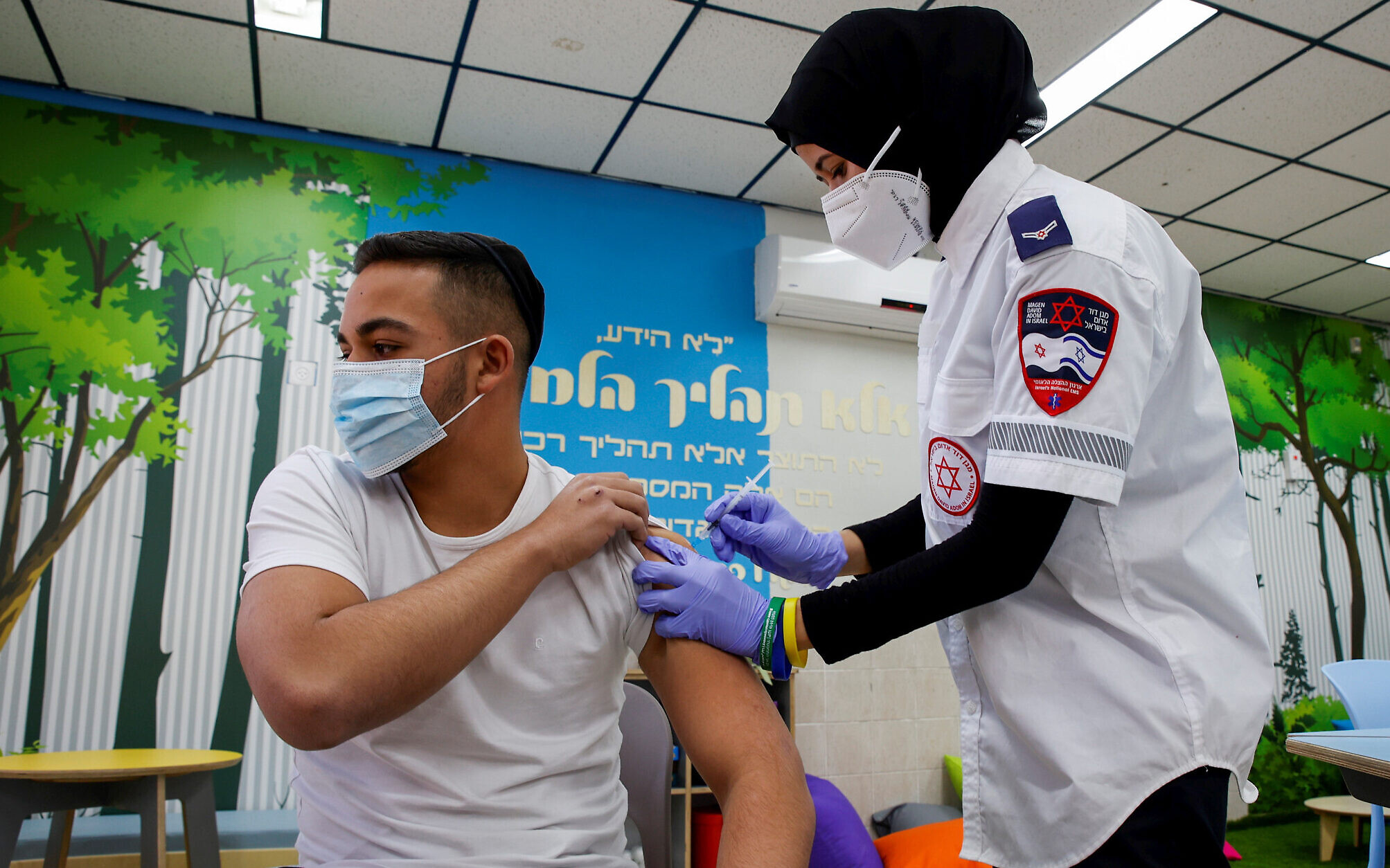 Israel vaccinates 23.1 pct of teenagers aged 12-15 against COVID-19