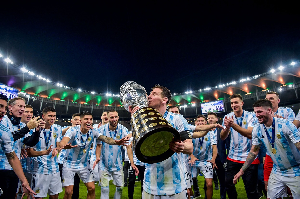 The day Messi smiled carrying the trophy