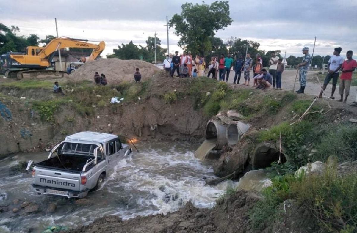 One died, five injured when government Scorpio falls into ditch