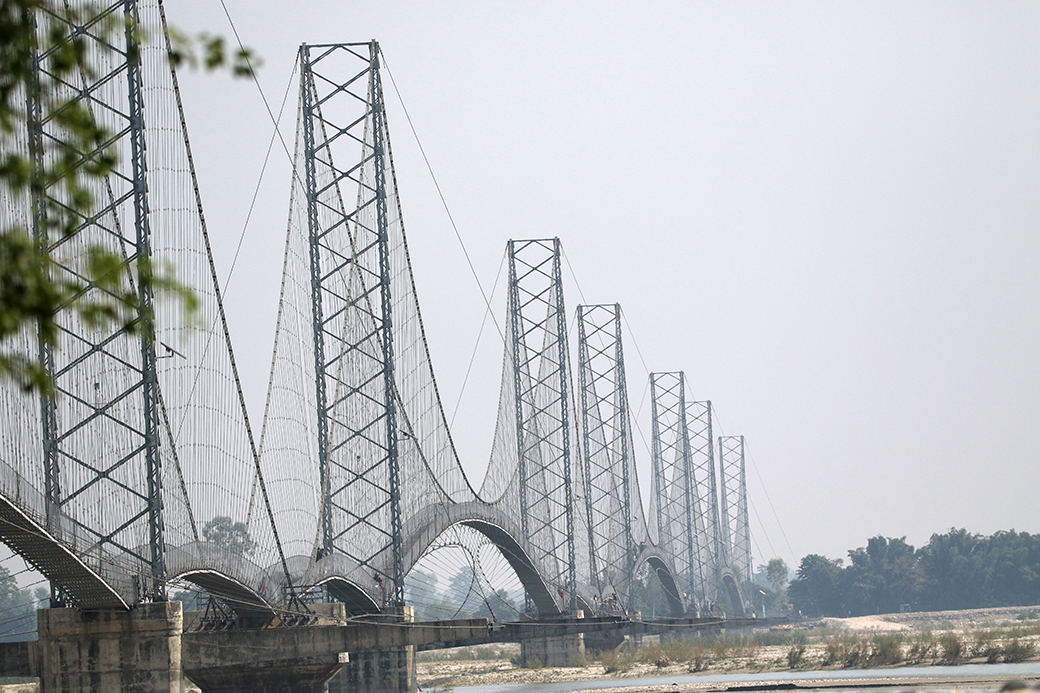 Stopping vehicles to repair the Mahakali suspension bridge
