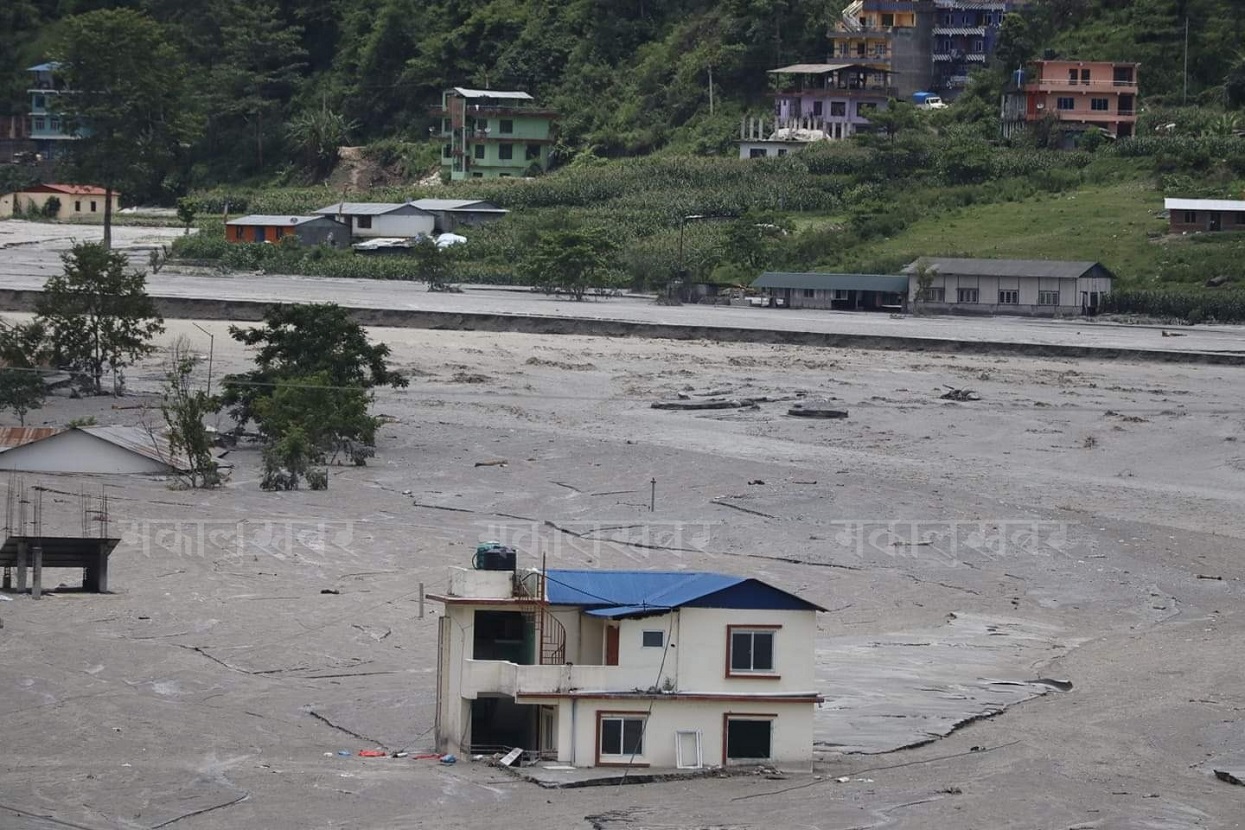 Inmates of Jhapa help flood victims in Sindhupalchowk