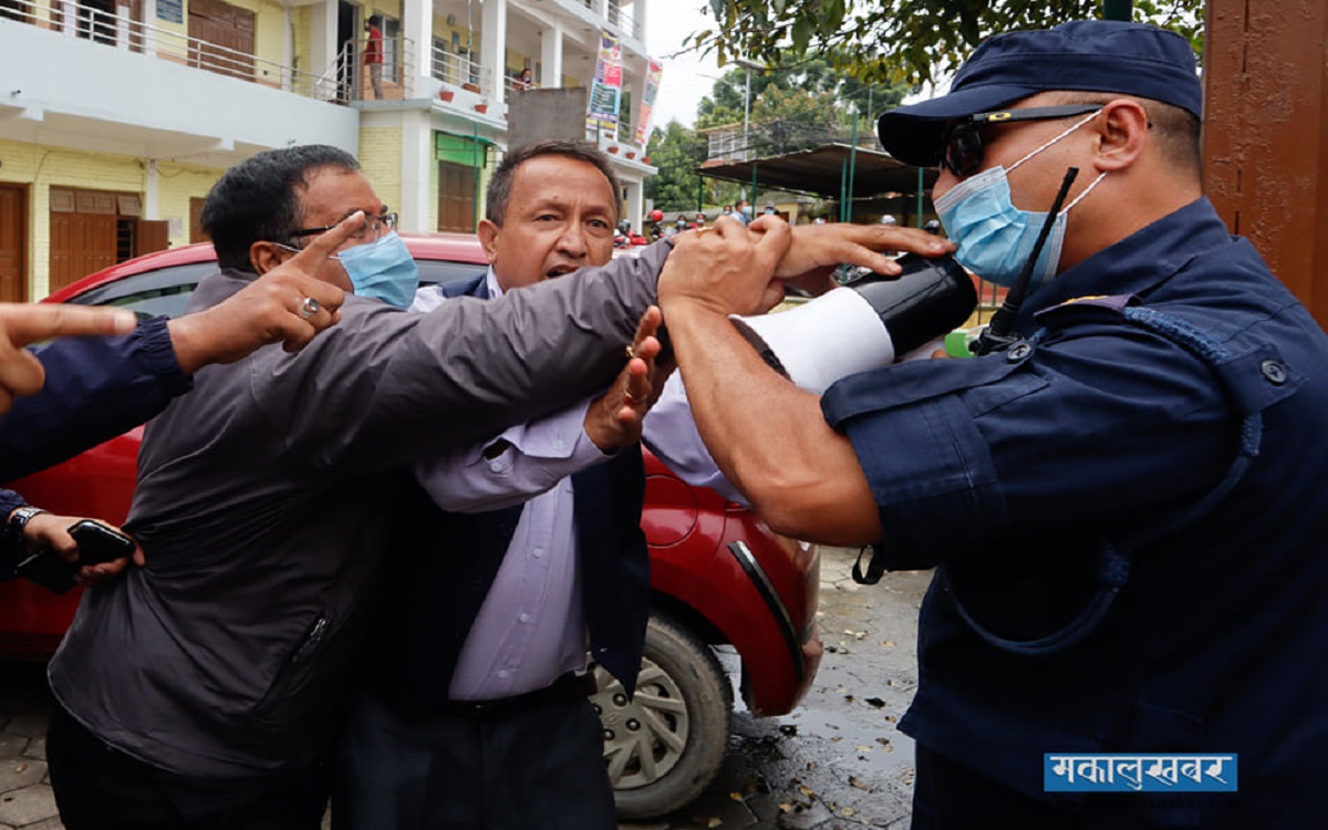 Teachers arrested on their way to Baluwatar [Photos]