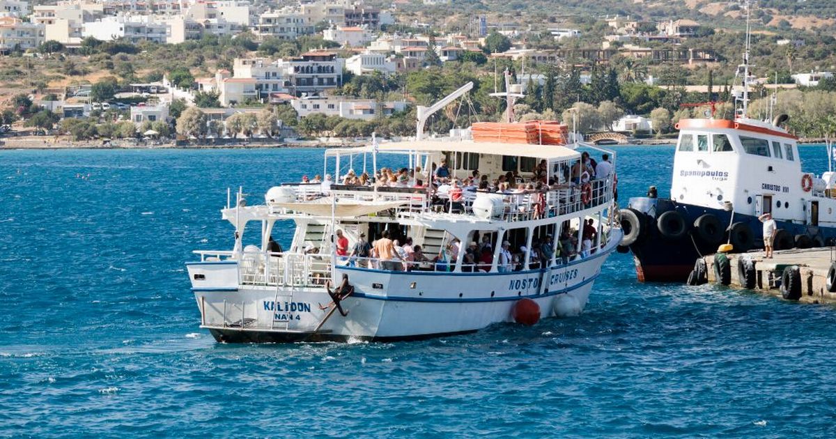 18 people rescued after tourist boat sinks off Greece’s Milos island