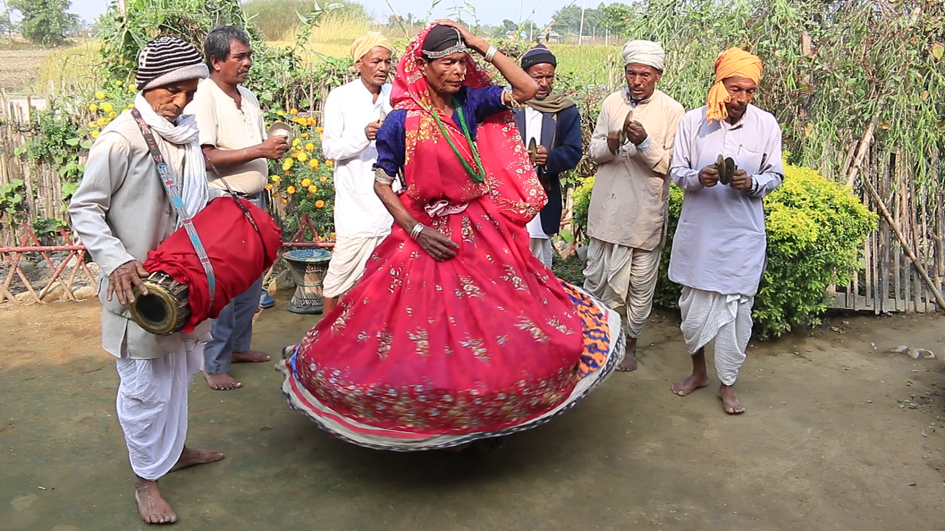 Jhumra – the vanishing traditional Tharu dance