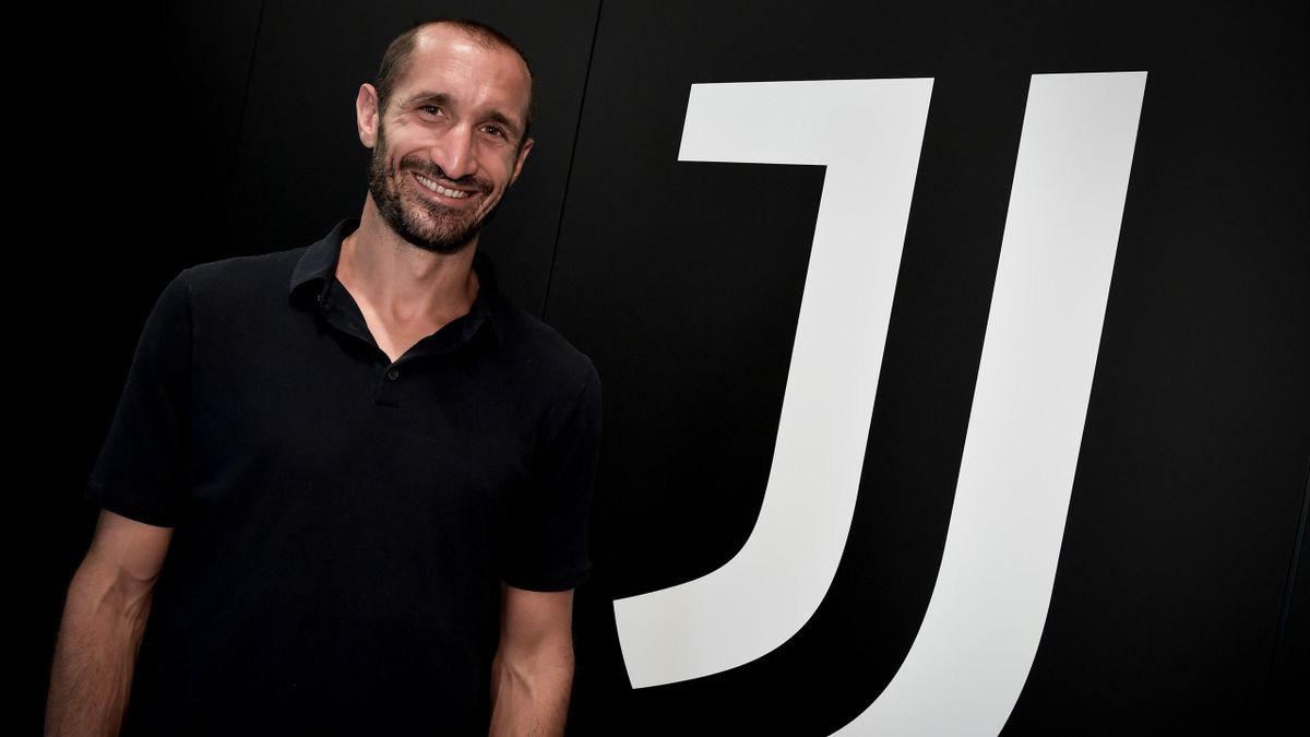 Chiellini signs new contract with Juventus