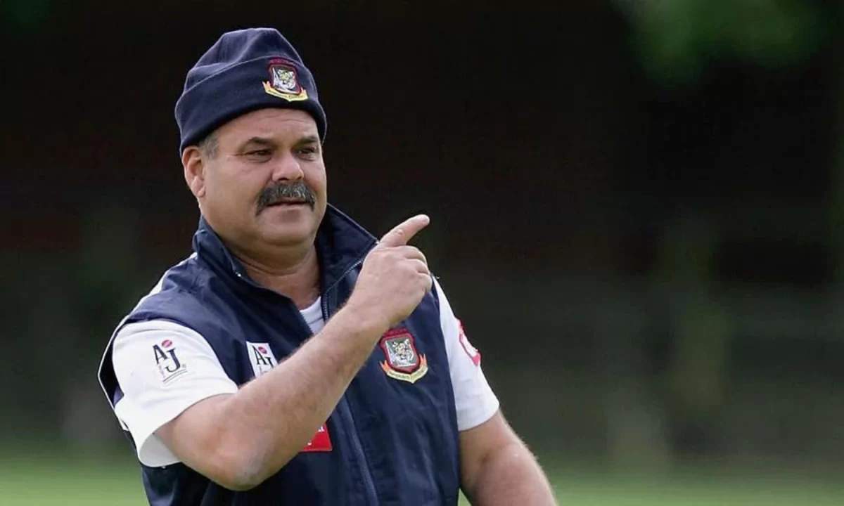 Cricket Head coach Whatmore resigns