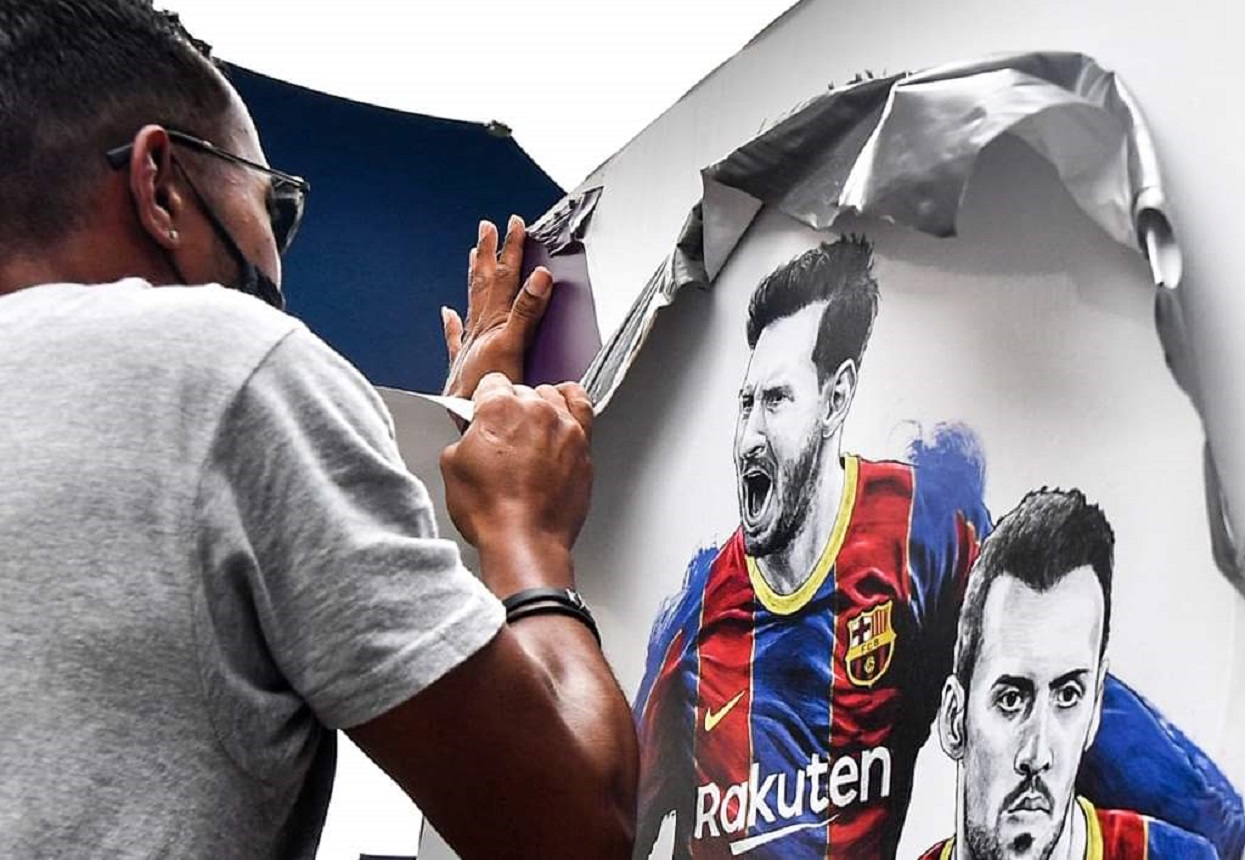 Messi posters started to be torn down by Barcelona