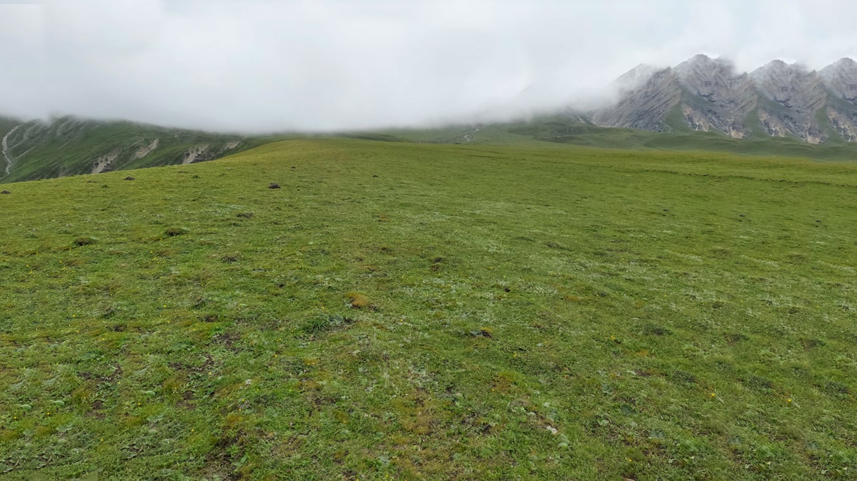 Bista building a golf course at an altitude of 4600 meters