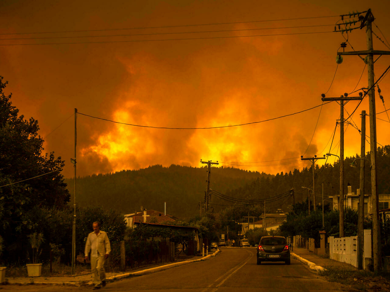 Hundreds flee, homes destroyed as forest fires ravage Greek island