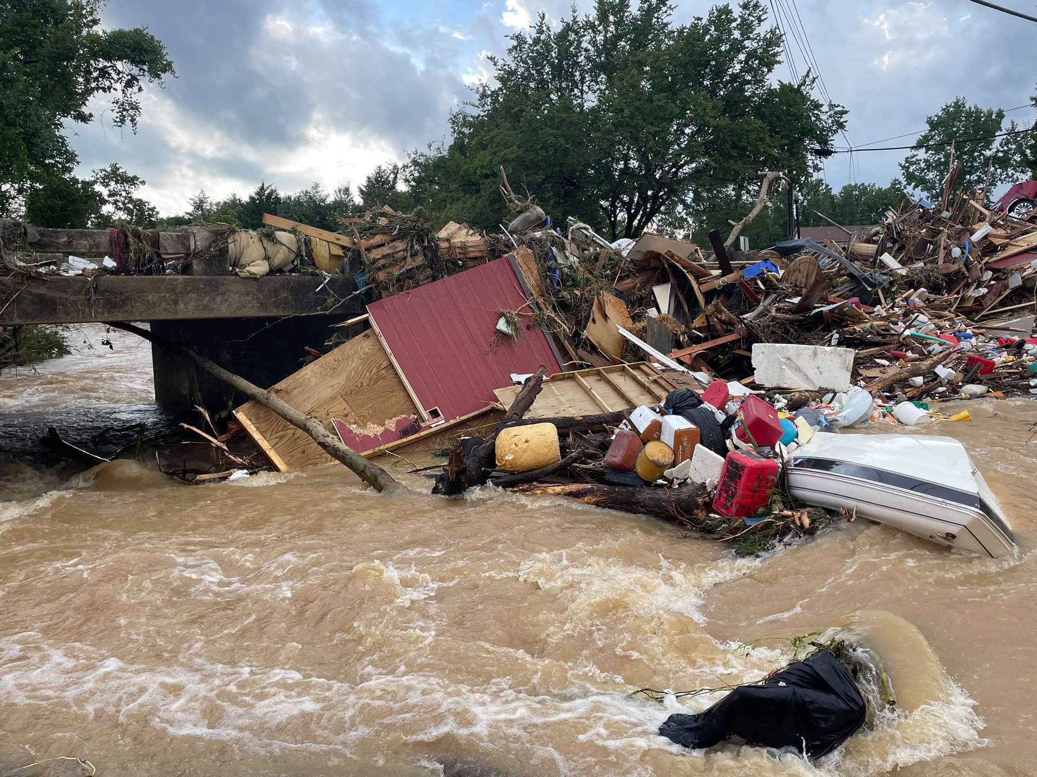 21 dead, 20 missing after severe floods hitting U.S. Tennessee