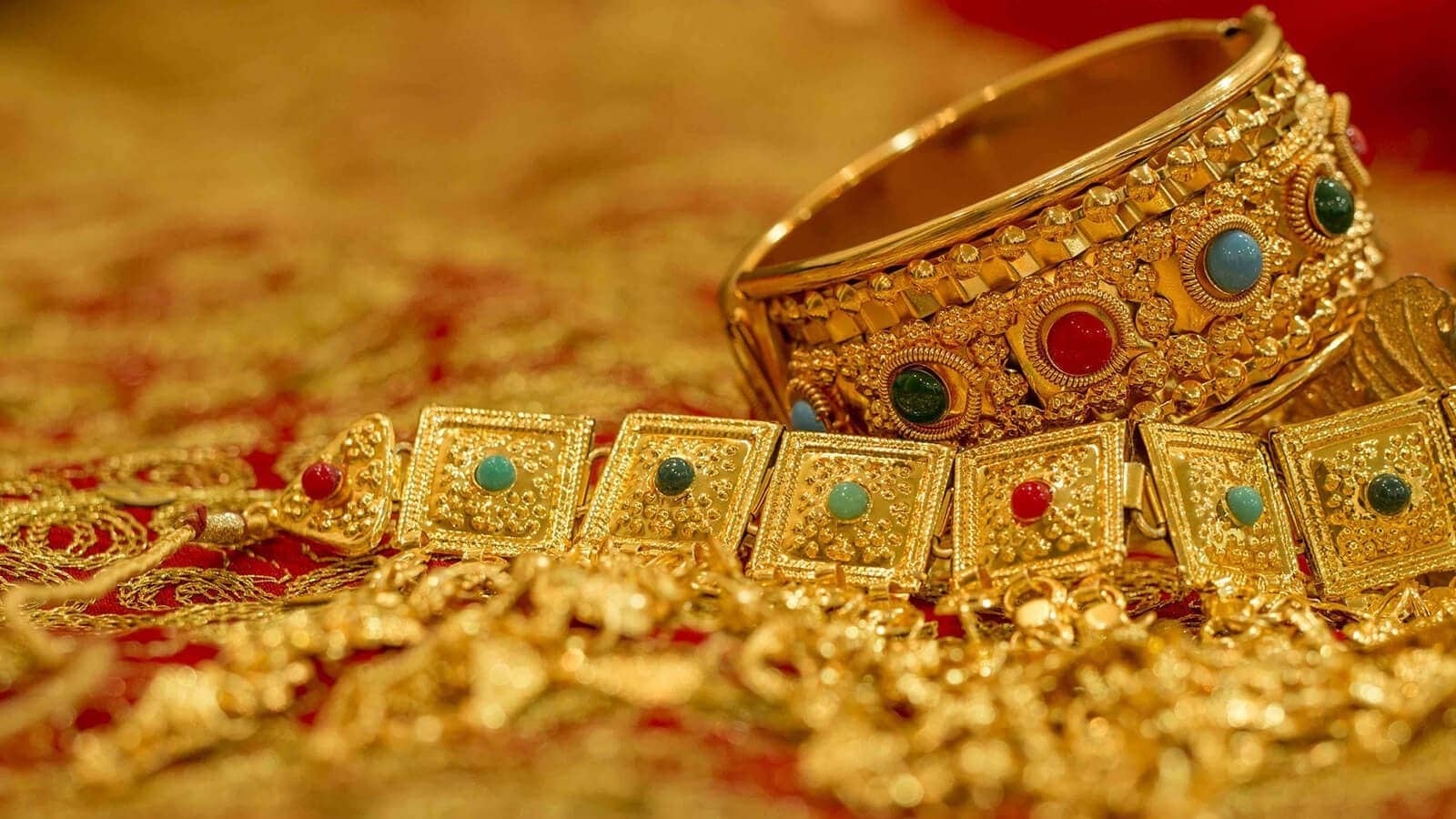 Gold prices witness abrupt decline