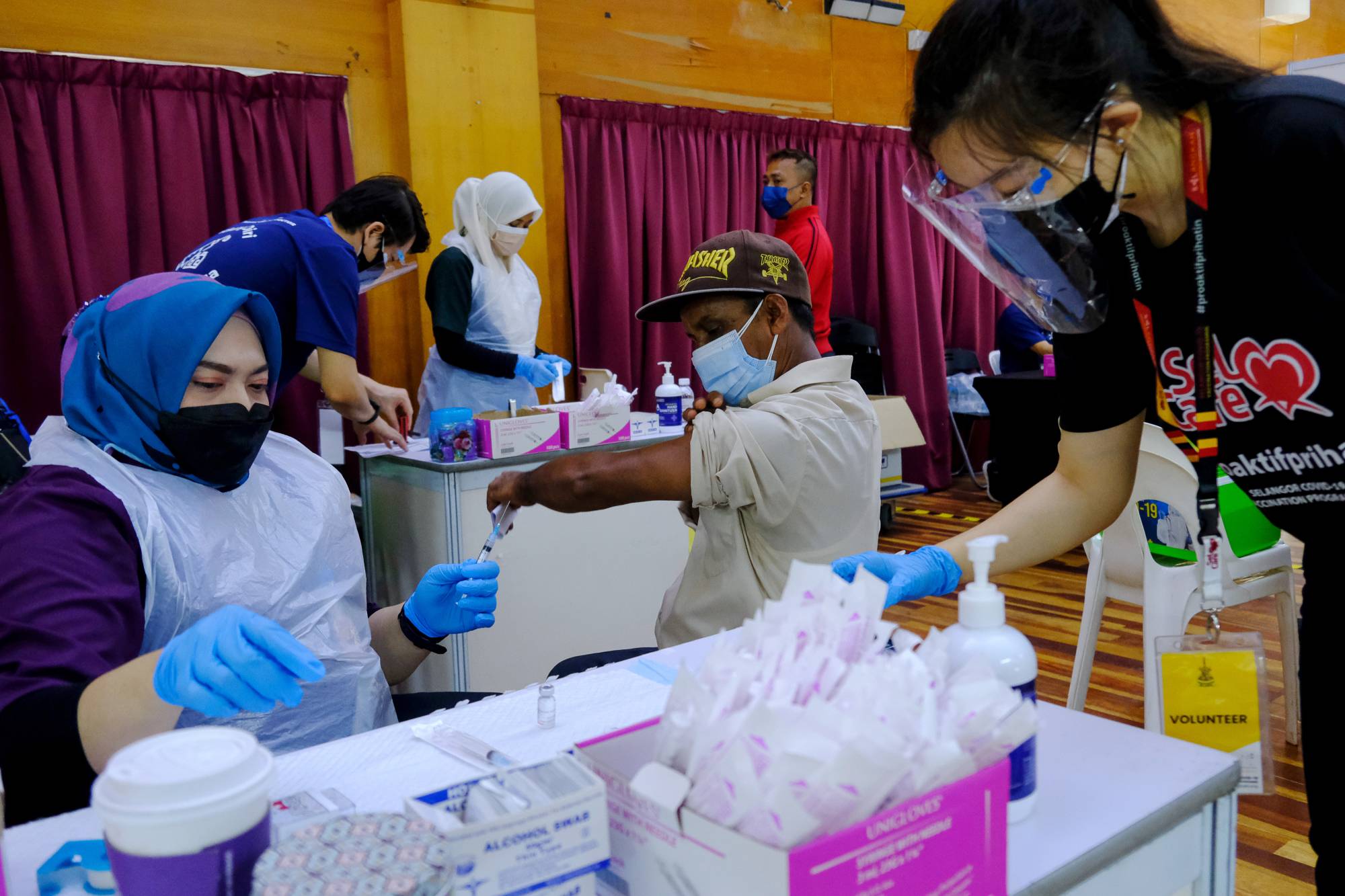 Malaysia reports 19,090 new COVID-19 infections, 10 new deaths