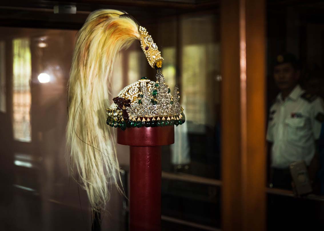 Is there an ‘attempt to steal’ the former King’s Crown from museum?