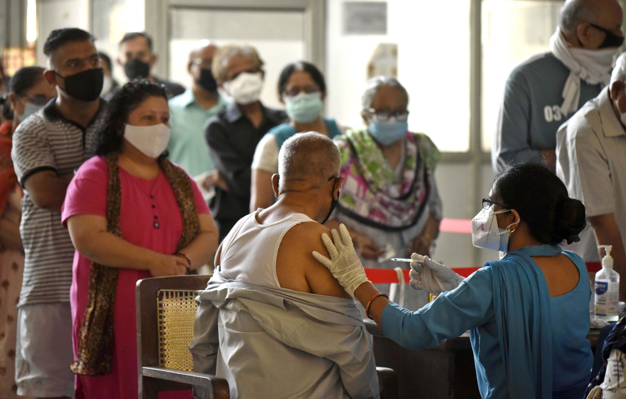 India reports 117,100 new COVID-19 cases