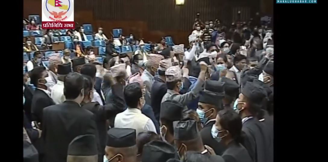 Parliament: UML in sloganeering, speaker did not stop the meeting