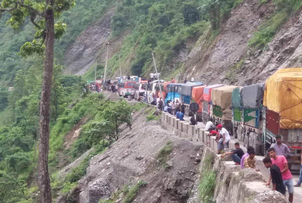 Blocked Muglin-Naubise road operation after 11 hours