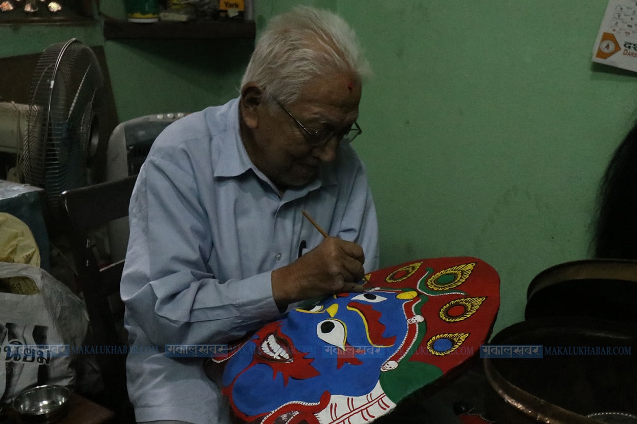 Painting the mask for 50 years [Photos]