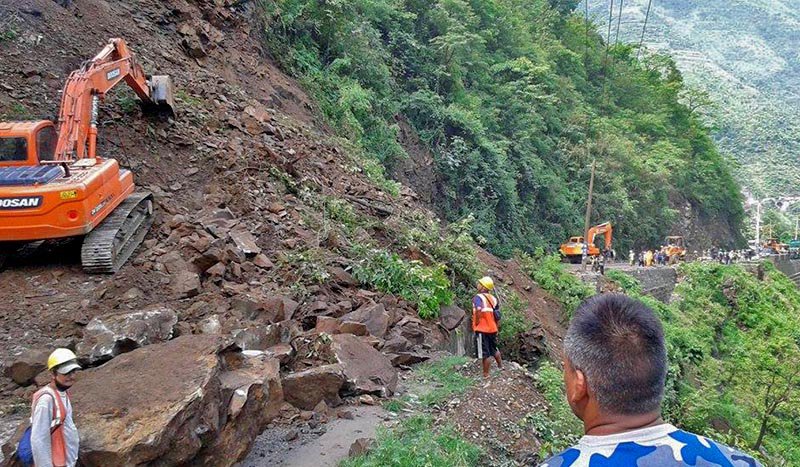 Landslides blocks Muglin-Naubise road