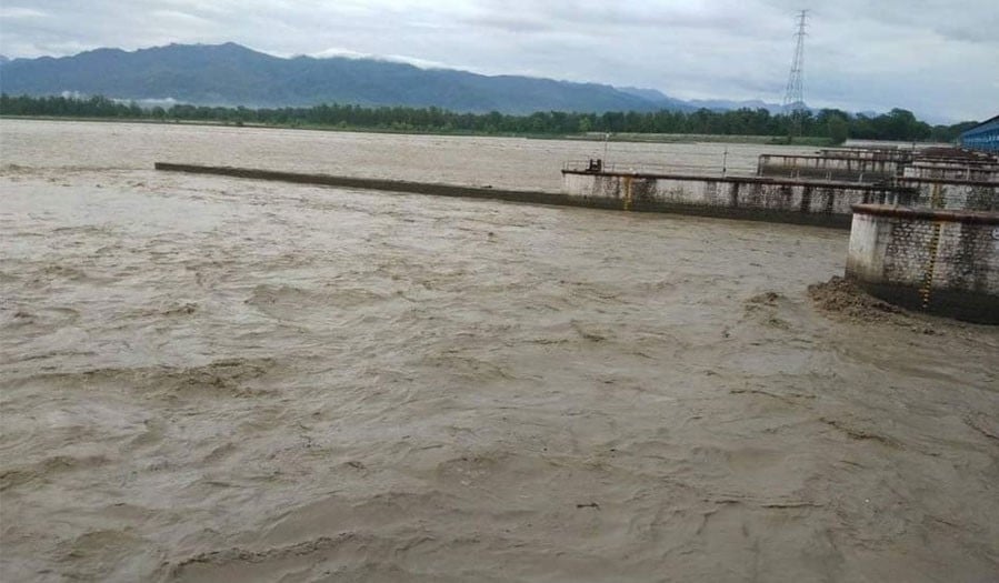 Mahakali floods exceed danger level, movement of vehicles and people banned at Sarada Barrage