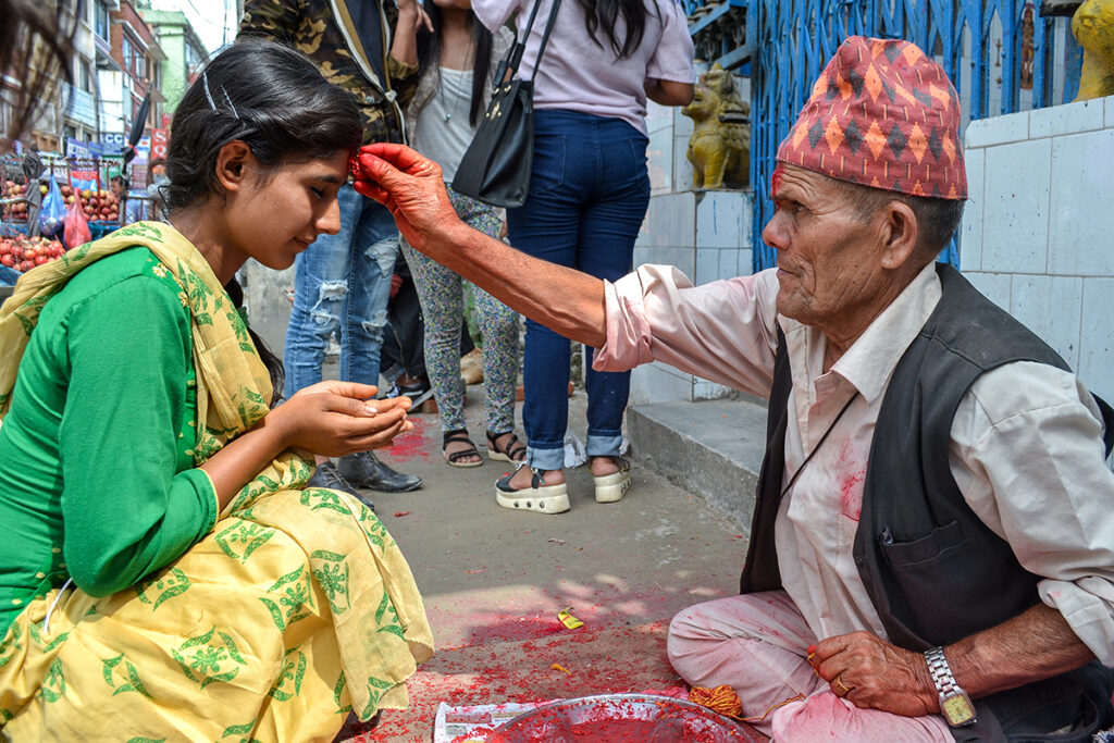 Even on the last day of Durga Paksha, method of receiving Dashain tika continues