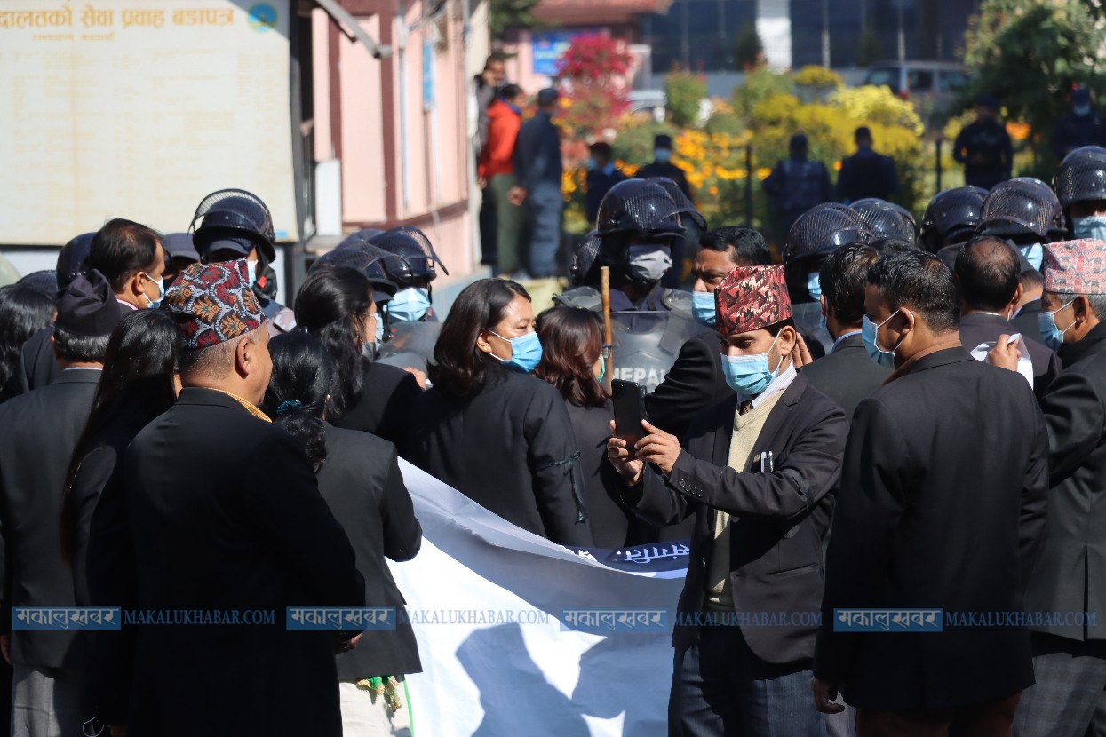 Lawyers continued their agitation even today [Photos]