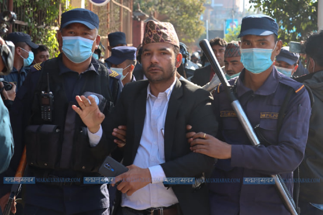 Four lawyers arrested for demanding reopening of SC [Photos]