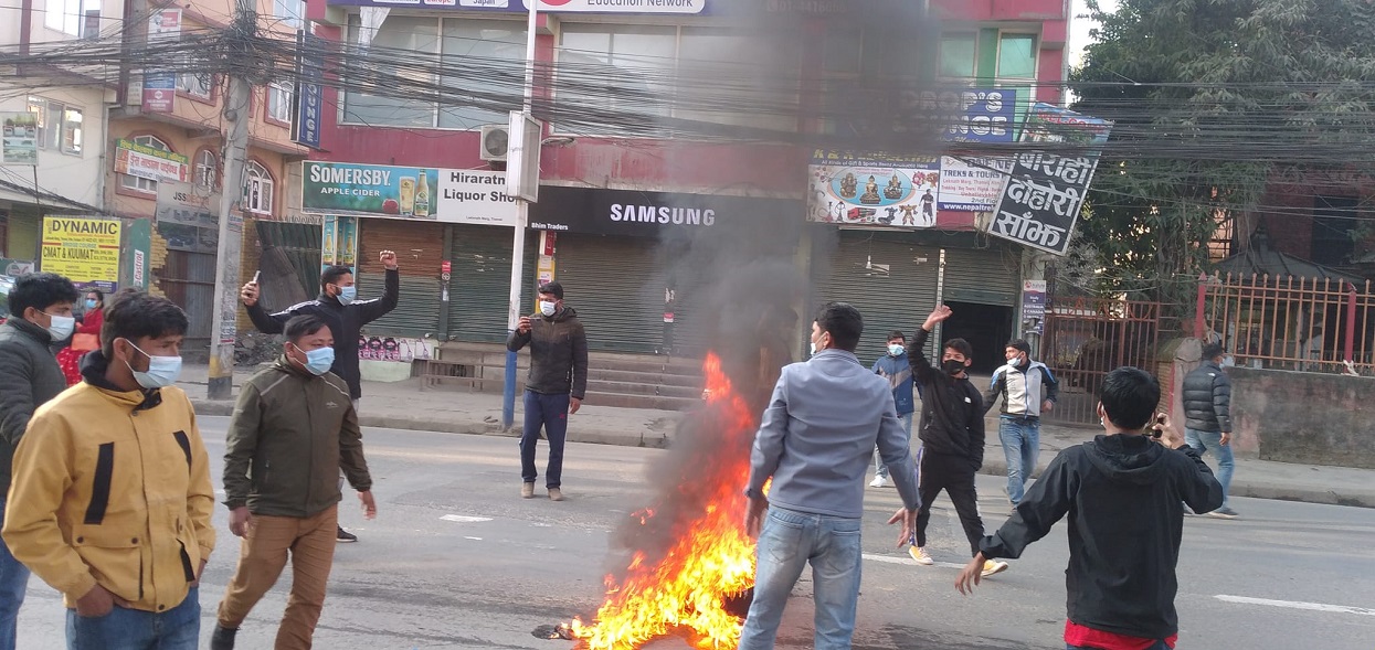 Biplav cadres vandalize bus in Lalitpur