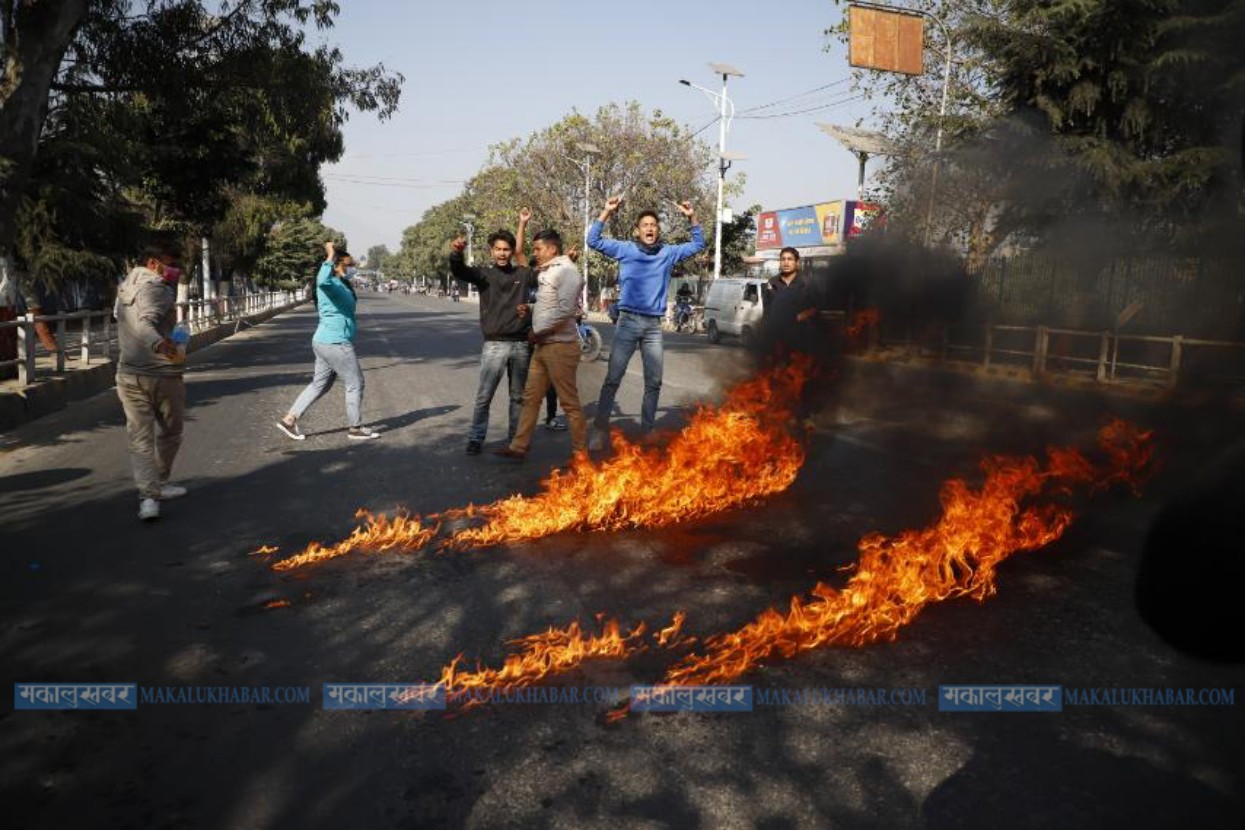 Biplav caders burned tires at various places in valley [Photos]