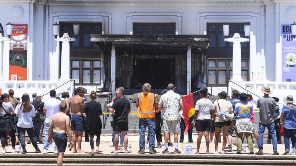 Australia: Protesters set Old Parliament House in Canberra on fire