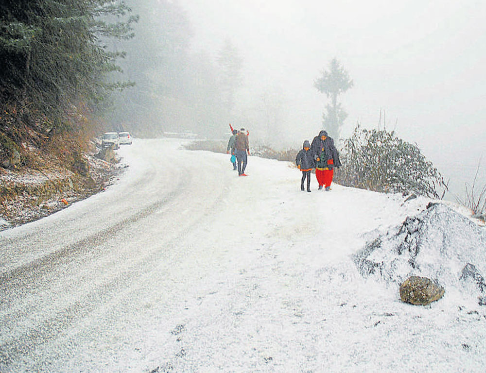 Cold wave obstructs Tribhuvan Highway