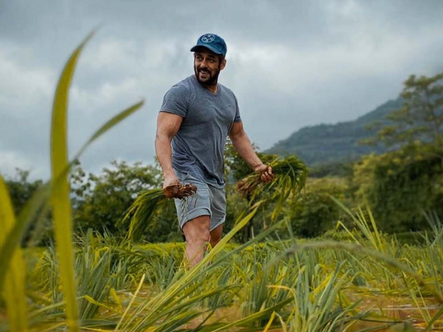 Salman gets bitten by snake