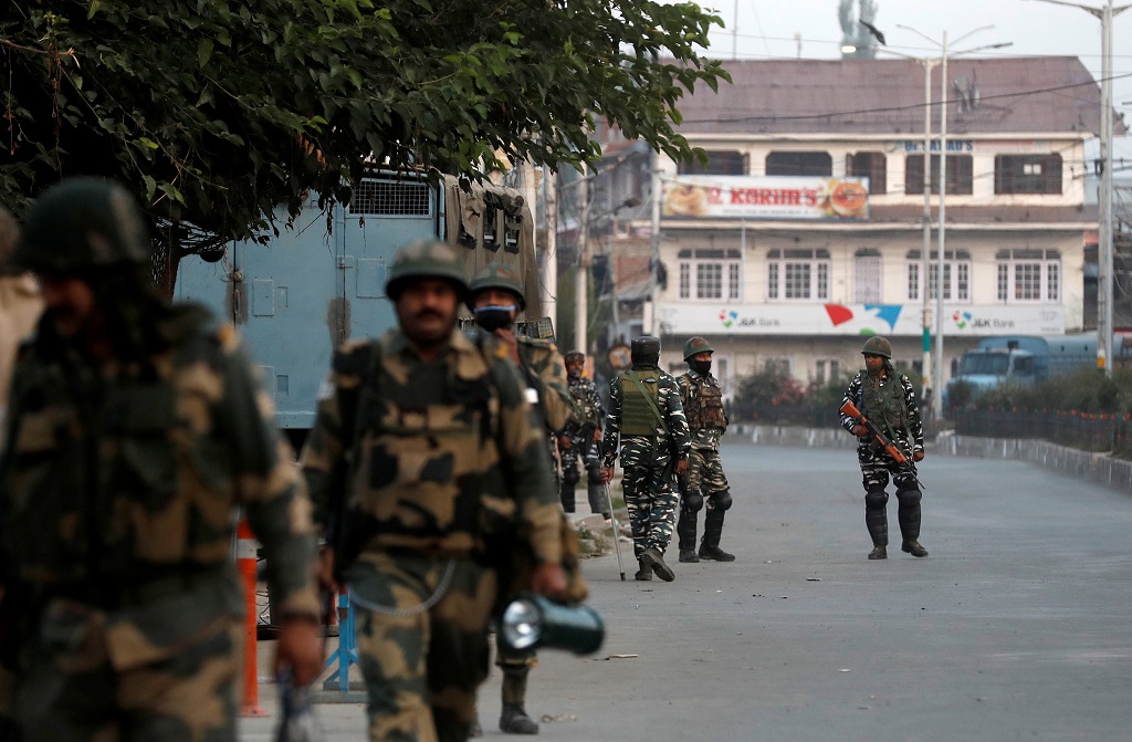 Police claim to kill 2 militants in Indian-controlled Kashmir gunfight