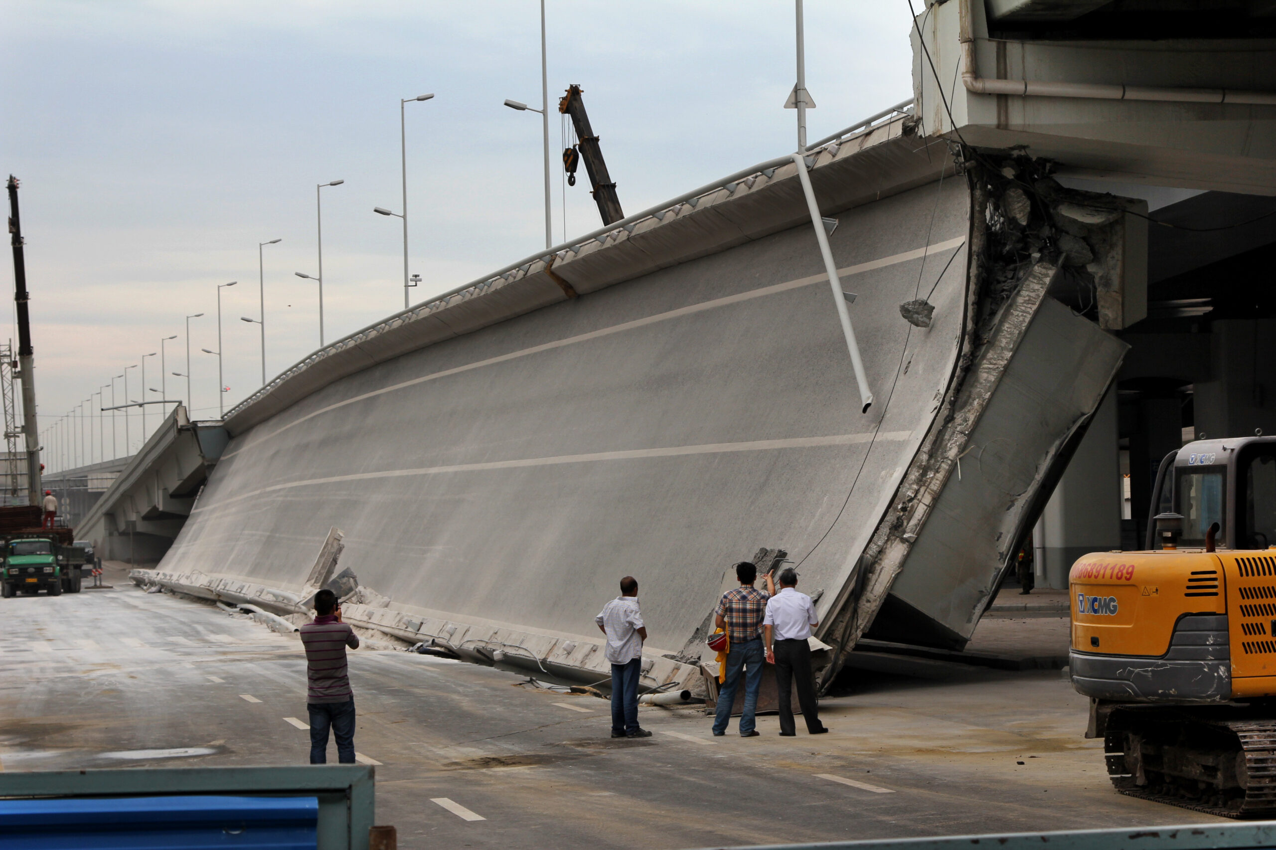 4 dead, 8 injured after ramp bridge collapses in central China